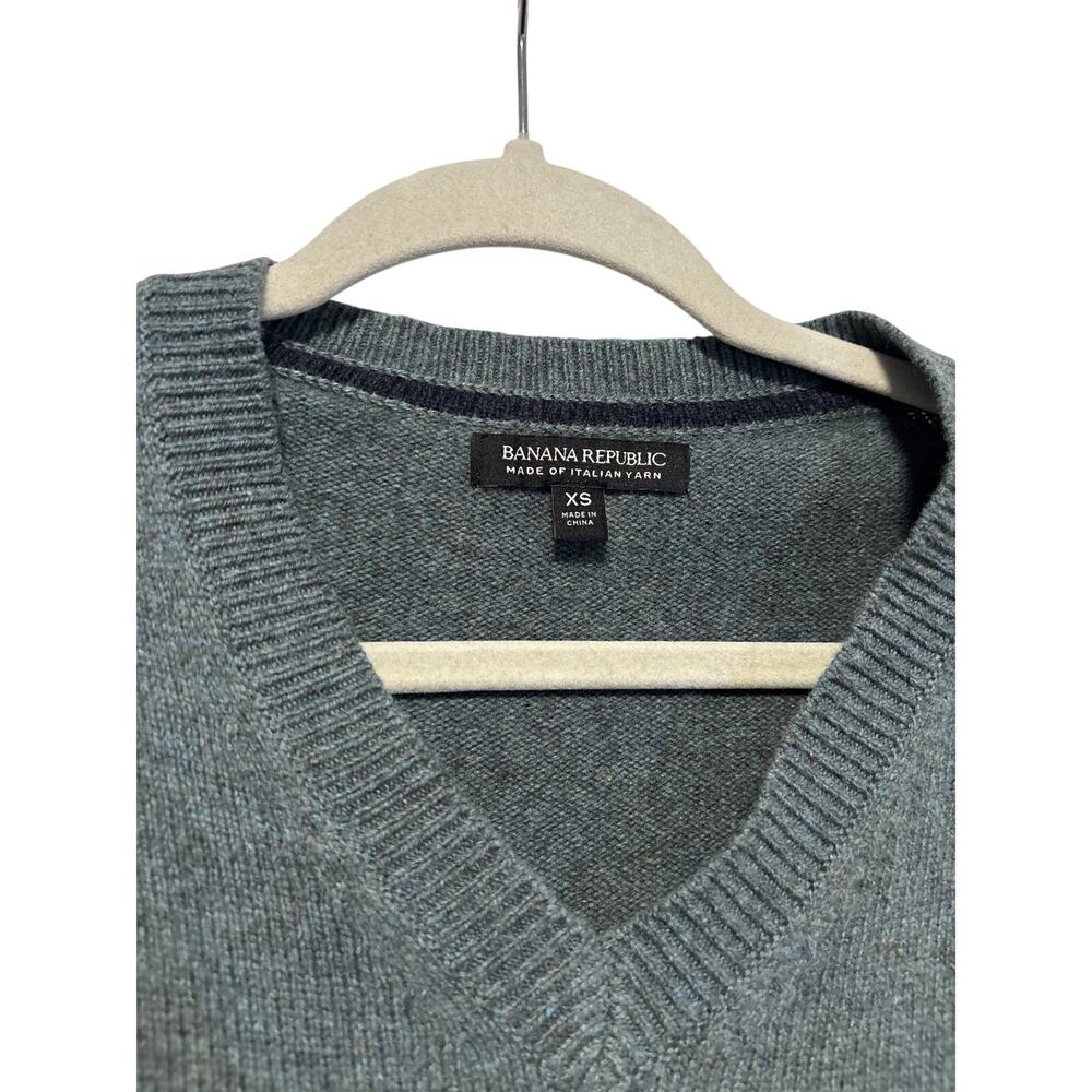 Banana Republic XS V-Neck Merino Wool Sweater - Picture 3 of 7